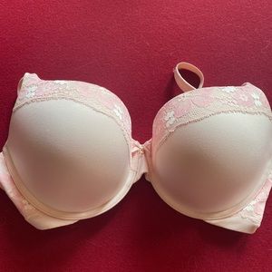 Victoria Secret Pink bra 34DD Light pink with lace detailing.